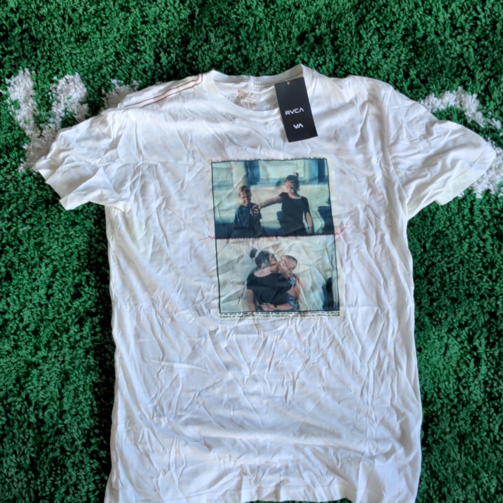 RVCA T-SHIRT BRAND NEW